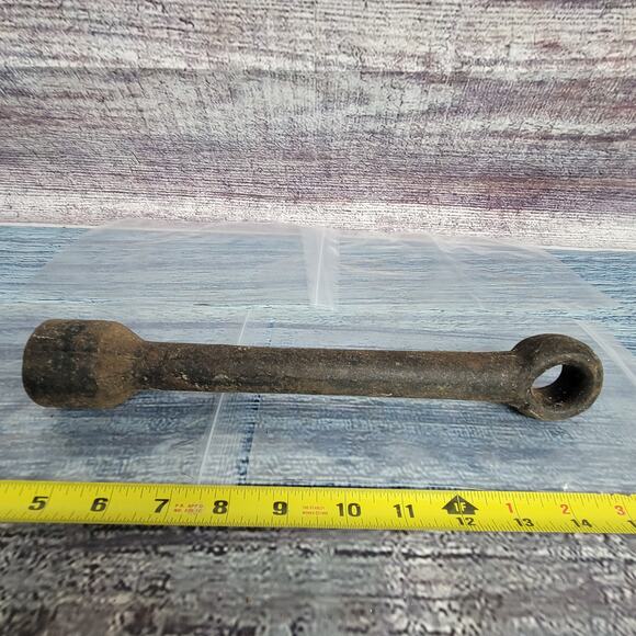 Vintage heavy duty steel lug wrench 1 1/4 from flat to flat - Picture 1 of 5